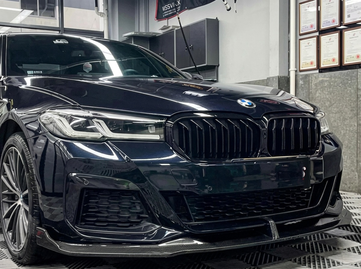 BMW 5 Series G30 with carbon fibre parts